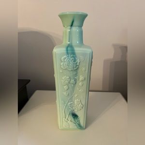 Vintage 1972 Jim BEAM’S LIQUOR Green Jadeite Glass Floral Bottle Decanter